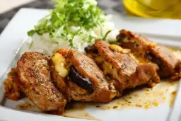 Najlepsze surówki do schabu ze śliwką, które zaskoczą Twoich gości