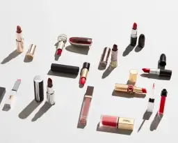 Jak dobrać czerwoną szminkę idealną do twojej karnacji i okazji – praktyczne porady