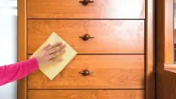 Czym czyścić białe meble lakierowane? Uniknij błędów i żółknięcia!