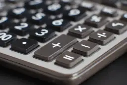 Jaki kalkulator na maturę? Wybierz najlepszy model i uniknij błędów