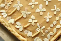 Mazurek z masłem orzechowym – jak zrobić pyszny i słodki mazurek na święta