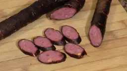 Ile mięsa wołowego do kiełbasy? Sprawdź idealne proporcje dla smaku