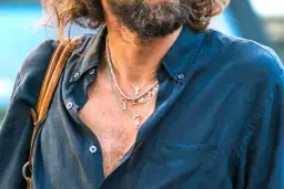 Jaki naszyjnik dla mężczyzny? Wybierz idealny i wyraź swój styl