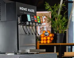 Dystrybutor do napojów: Jaki wybrać? Poradnik eksperta