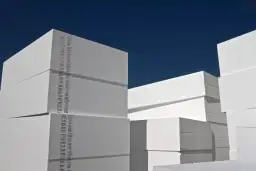 Jaka grubość styropianu na fundament, aby uniknąć wilgoci i strat?