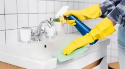 Jak usunąć pleśń z łazienki: 5 sprawdzonych sposobów na czystą łazienkę