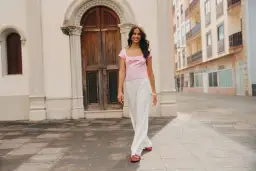 Jaka bluzka do białej spódnicy? Stylizacje na każdą okazję!