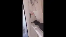 Jak zerwać folię z okien bez uszkodzeń i frustracji