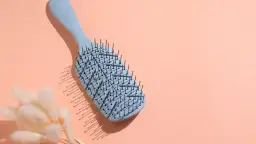 Jak wyczyścić szczotkę do włosów? Poradnik dla zdrowych włosów