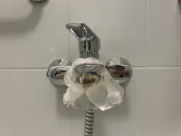 Skuteczne sposoby na odkamienienie słuchawki prysznicowej bez wysiłku