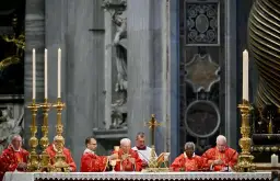 Watykan kardynałowie: ich kluczowe role i wpływ na Kościół katolicki