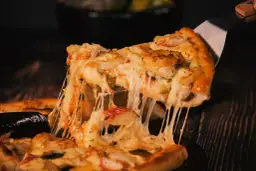 Najlepsze sery do pizzy serowej – odkryj idealne połączenia smaków