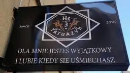 Cena tatuażu z napisem: Ile kosztuje i od czego zależy? Poradnik