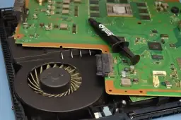 Co zrobić gdy PS4 przycina? 5 sprawdzonych sposobów na spowolnienie konsoli