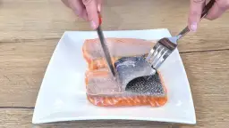 Jak ściągnąć skórę z ryby mrożonej bez uszkodzenia mięsa