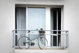 Jak przechowywać rower na balkonie, by uniknąć zniszczeń i kradzieży