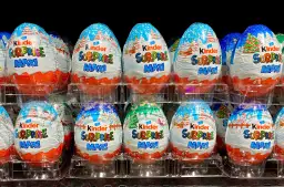Dlaczego kinder niespodzianka jest zakazana w USA? Oto niebezpieczeństwa