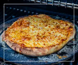 Jak piec do pizzy na grilla zmienia grillowanie w prawdziwą ucztę