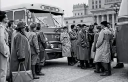 Wyjście z koszar: Jak wyglądało w PRL-u? Zaskakujące fakty i mity epoki