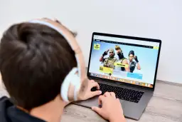 Czy na MacBooku można grać w gry? Odkryj ograniczenia i możliwości