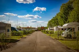 Nocleg przy Energylandii: Ile zapłacisz? Przewodnik cenowy