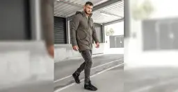 Jakie kolory butów do kurtki khaki, aby wyglądać stylowo?