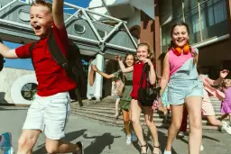 Czy nauczyciel musi mieć kurs wychowawcy kolonijnego, aby prowadzić kolonie?