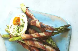 Z czym szparagi na obiad? Odkryj najlepsze połączenia i przepisy