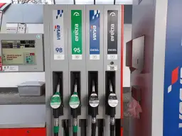 Efecta 95 benzyna czy diesel – co wybrać dla lepszej wydajności?