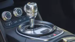 Jak sprawdzić czy wyje skrzynia biegów - objawy i diagnoza problemów