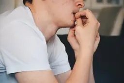 Jak oduczyć dziecko obgryzania paznokci? Skuteczne sposoby