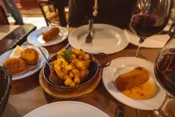 Gdzie zjeść w Lizbonie? Najlepsze restauracje i ukryte skarby