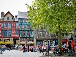 Ile kosztuje lot do Francji? Sprawdź ceny i najlepsze oferty