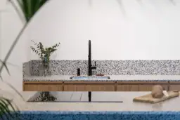 Jak skutecznie impregnować konglomerat, aby uniknąć zniszczeń?