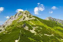 Jak dostać się na Giewont? Sprawdzone trasy i porady dla turystów