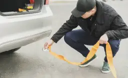 Oznakowanie holowanego auta: uniknij mandatu i jedź bezpiecznie