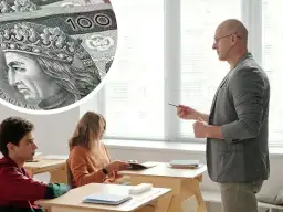 Ile zarabia pedagog szkolny? Pensja, dodatki, awans dane 2026