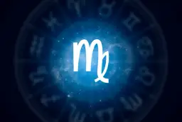 Symbol Panny na tle niebieskiej mgławicy. Sprawdź swój horoskop panna codzienny i odkryj, co gwiazdy mówią o Twoim dniu.