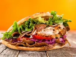 Ile kcal ma kebab z frytkami? Zaskakujące kalorie w Twoim posiłku