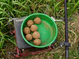 Zanęty Grabowski: Sklep, Bestsellery i Sekrety Skutecznego Nęcenia