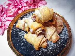 Kruche rogaliki z marmoladą – przepis na pyszne ciasteczka do kawy