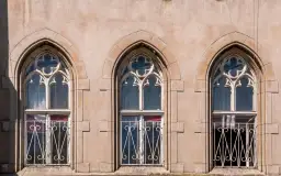 Pałac w Jędrzejowie: fascynująca historia i architektura czekają na Ciebie