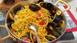 Gdzie zjeść w Riva del Garda? Odkryj najlepsze restauracje i smaki