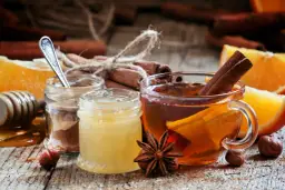 Miód do herbaty: Jak wybrać i zachować jego cenne właściwości?