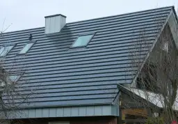 Meyer Holsen Piano: Elegancka czarna dachówka do nowoczesnych domów