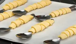 Jak zawijać ciastka francuskie - proste techniki i porady