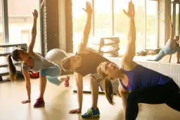 Trening fitness co to? Poznaj kluczowe informacje i korzyści