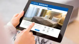 Gdzie rezerwować noclegi, aby uniknąć ukrytych kosztów i oszczędzić?