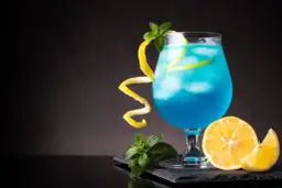 Najlepsze drinki z Blue Curacao i Grenadiną na każdą imprezę