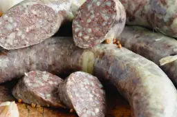 Czy kaszankę można jeść w piątek? Poznaj zasady i wyjątki